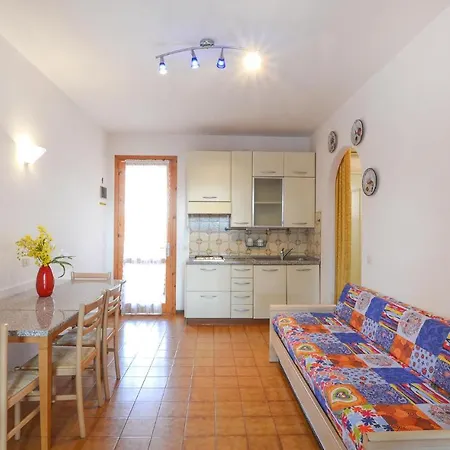 Apartment Amazing In W/ Outdoor Swimming Pool, Outdoor Swimming Pool And 2 Bedrooms *
