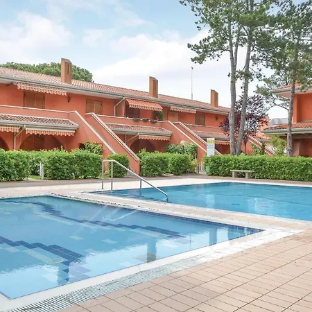 Amazing In W/ Outdoor Swimming Pool, Outdoor Swimming Pool And 2 Bedrooms Appartamento Bibione