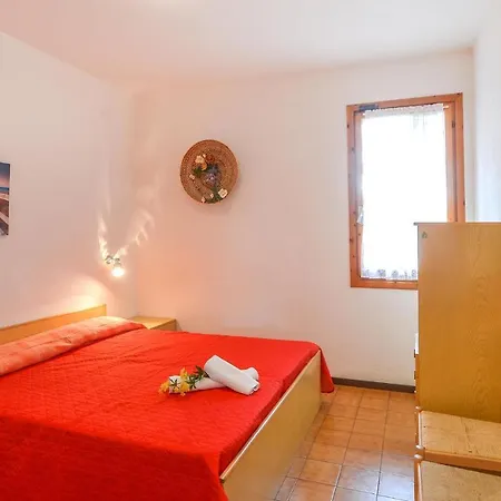 Appartamento Amazing In W/ Outdoor Swimming Pool, Outdoor Swimming Pool And 2 Bedrooms Bibione